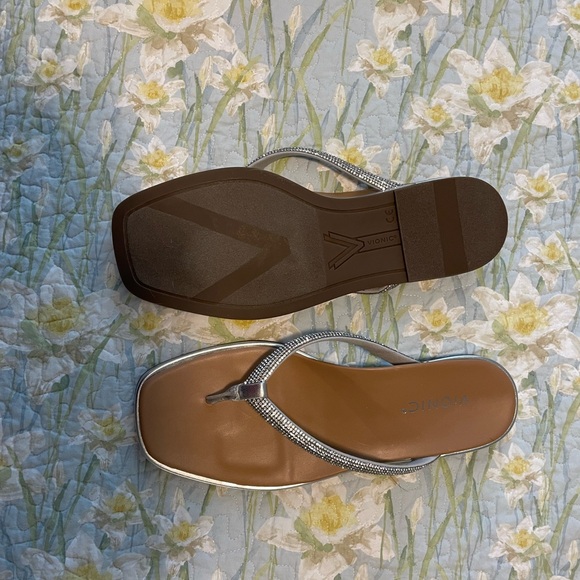 Dressy Sandals - Vionic Vista Shine Never Worn - Picture 2 of 2